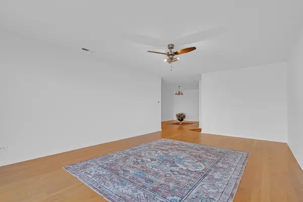 9240 Gross Point RD #410, Skokie, IL 60077