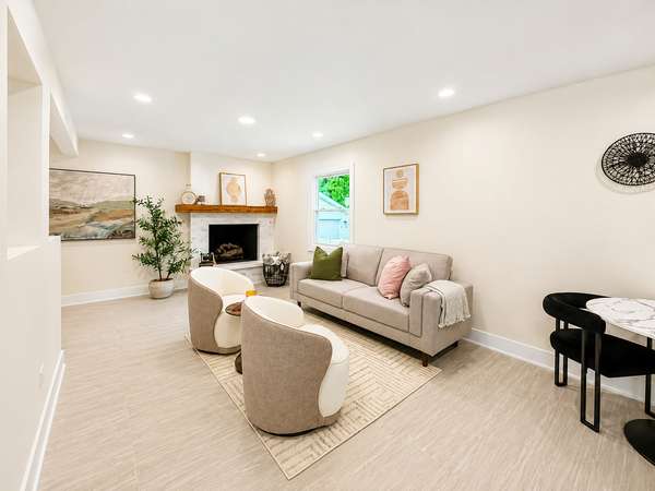 300 W North AVE, Bartlett, IL 60103