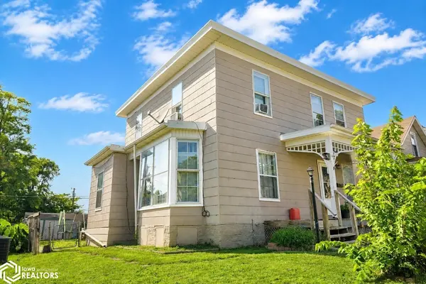 915 N 9Th ST, Burlington, IA 52601