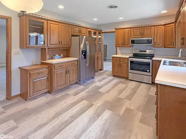 9 19th AVE, Hampton, IA 50441