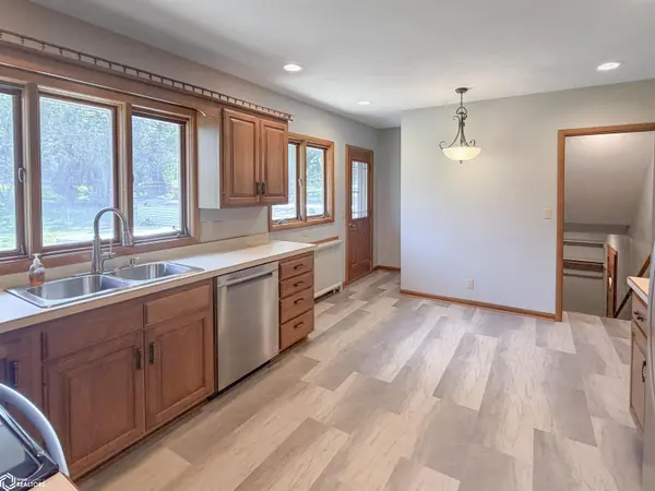 9 19th AVE, Hampton, IA 50441