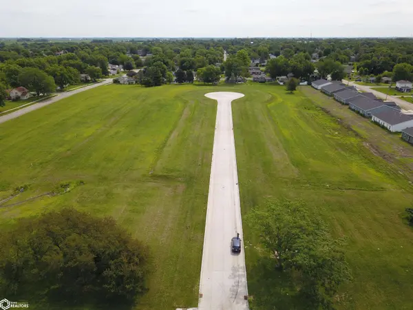 96 13th AVE, Grinnell, IA 50112