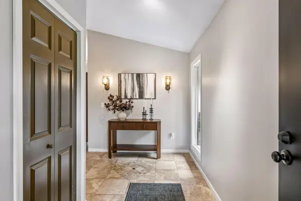 15 High Circle WAY, North Oaks, MN 55127