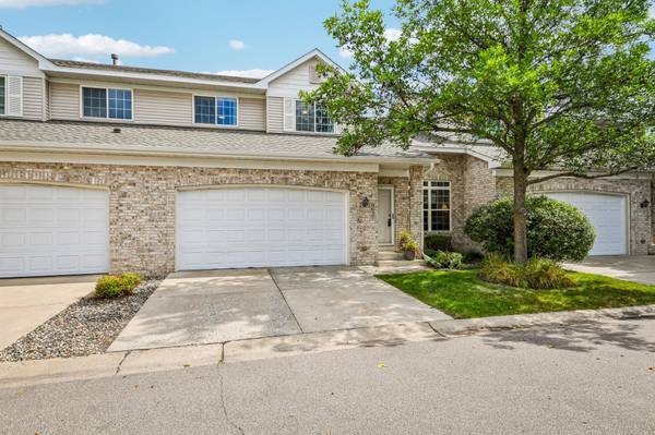 9637 Belmont LN, Eden Prairie, MN 55347