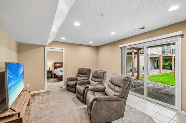 9637 Belmont LN, Eden Prairie, MN 55347