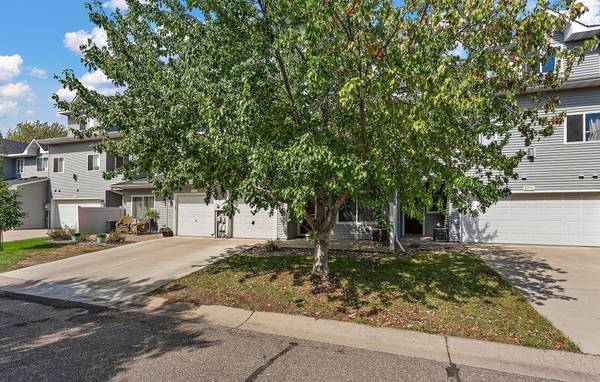 577 Woodduck DR #K, Woodbury, MN 55125