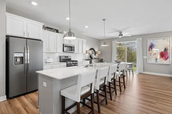 1248 Oak Tree CT, Carver, MN 55315
