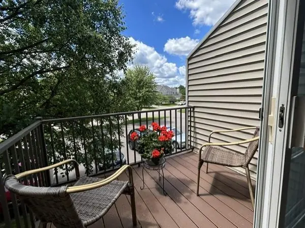2240 Ranchview LN N #80, Plymouth, MN 55447
