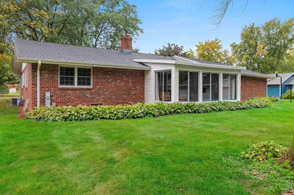 608 WOODSIDE DR, Seymour, WI 54165-1561