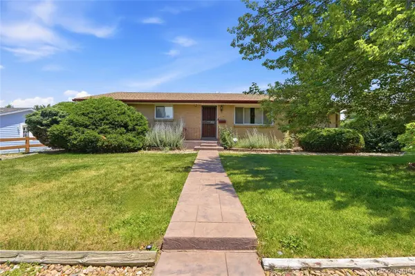 7290 S Penrose CT, Centennial, CO 80122