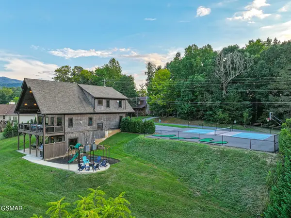 3379 Robeson Road, Sevierville, TN 37862