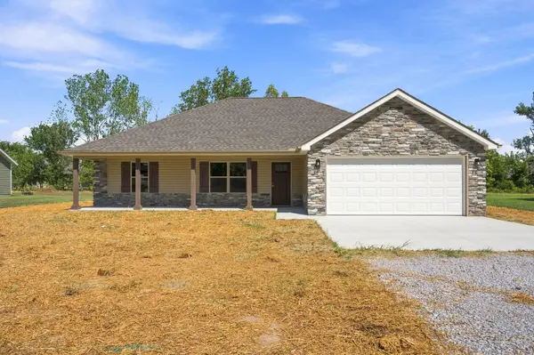 707 Prairie LN, Carl Junction, MO 64834