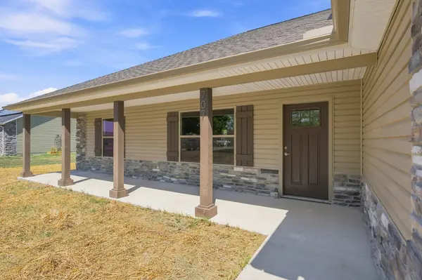 707 Prairie LN, Carl Junction, MO 64834