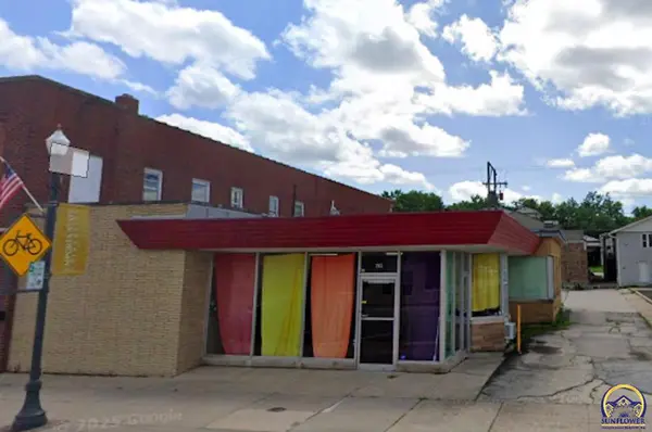 911 Commercial St #915 & 923 Commercial, Emporia, KS 66801