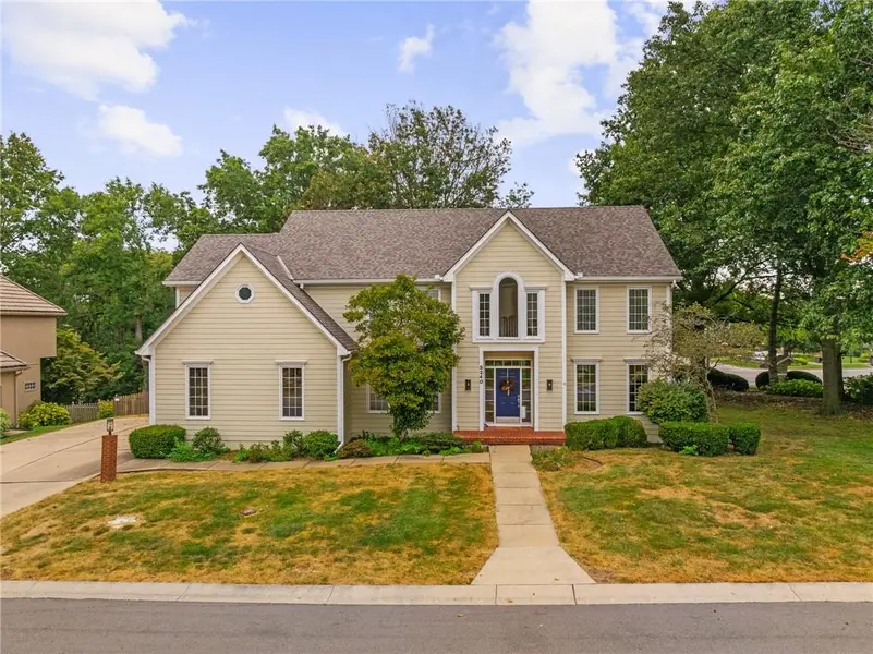 5240 W 127th TER, Leawood, KS 66209