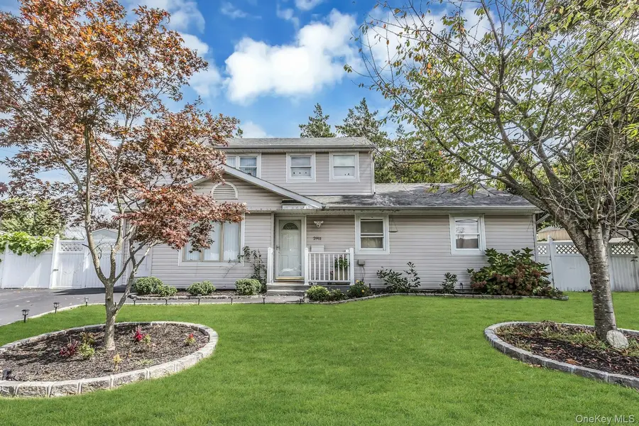 2911 Eagle AVE, Medford, NY 11763