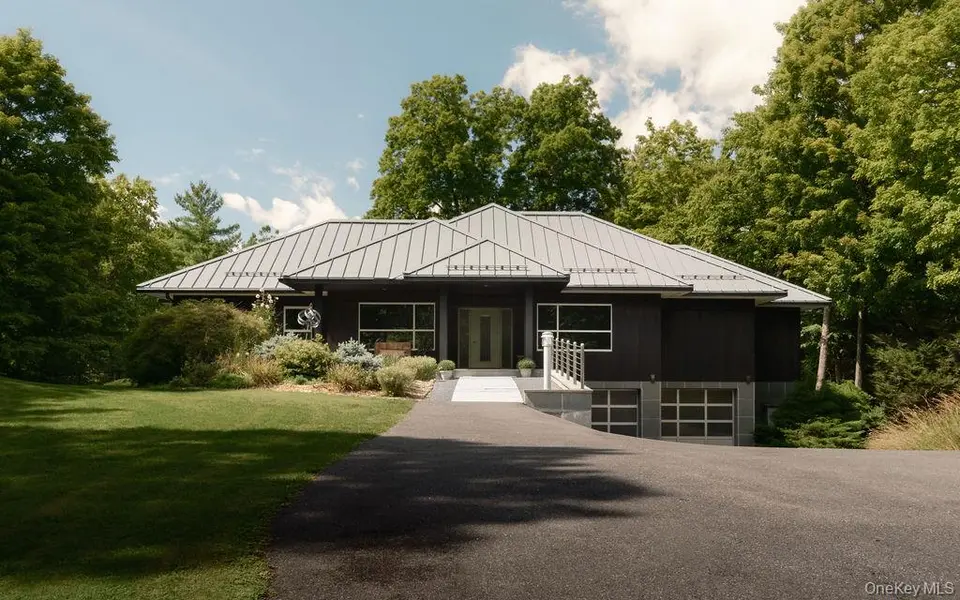 8 Sarah CT, Rhinebeck, NY 12572