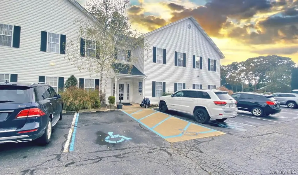 77 Broadway #1, Amityville, NY 11701