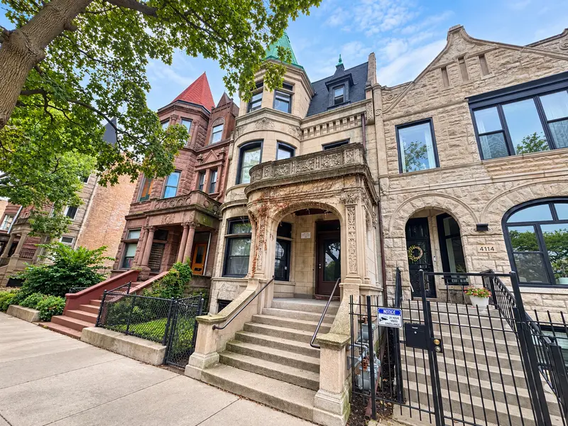 4118 S King DR #2R, Chicago, IL 60653