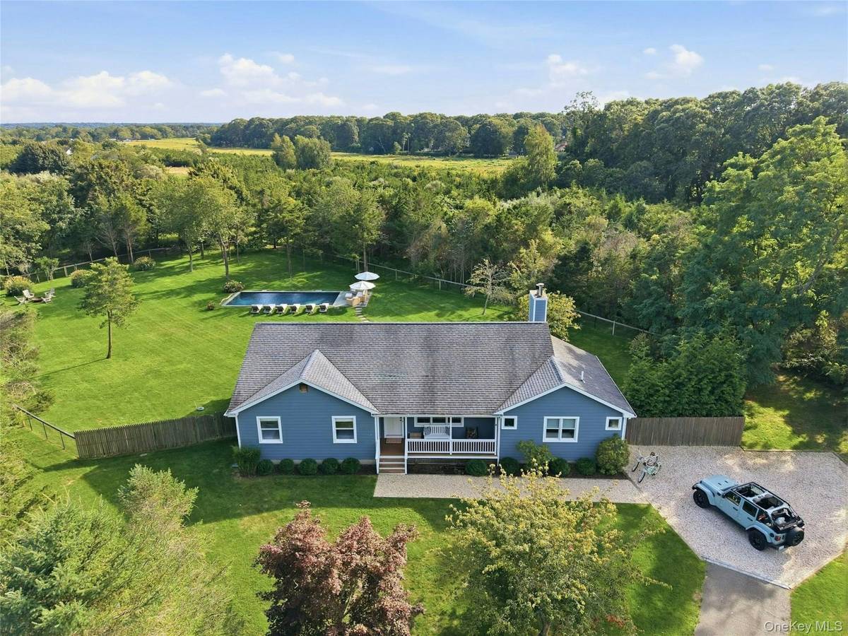 2737 Rocky Point RD, East Marion, NY 11939