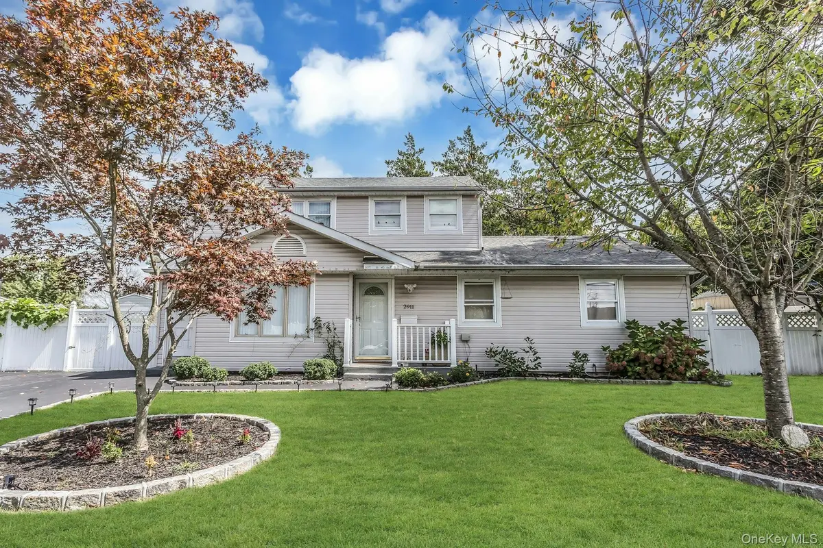 2911 Eagle AVE, Medford, NY 11763