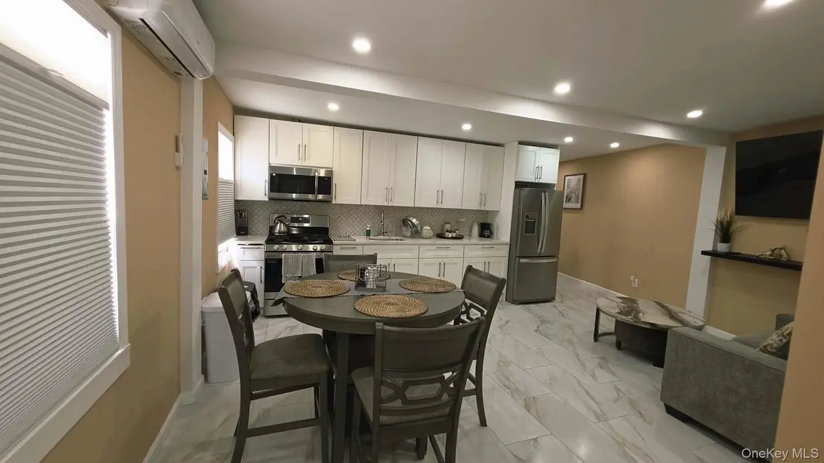 124-05 Jamaica AVE #2F, Richmond Hill, NY 11418