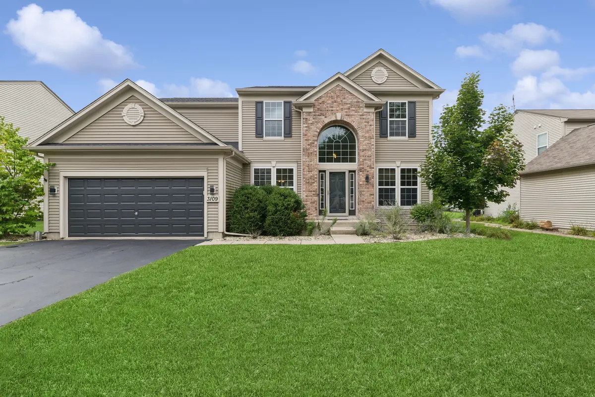 3109 Erika LN, Carpentersville, IL 60110