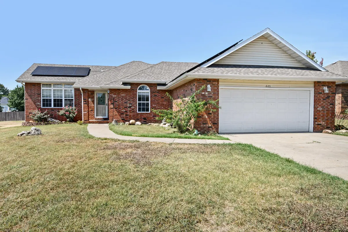 605 W Chandler DR, Willard, MO 65781