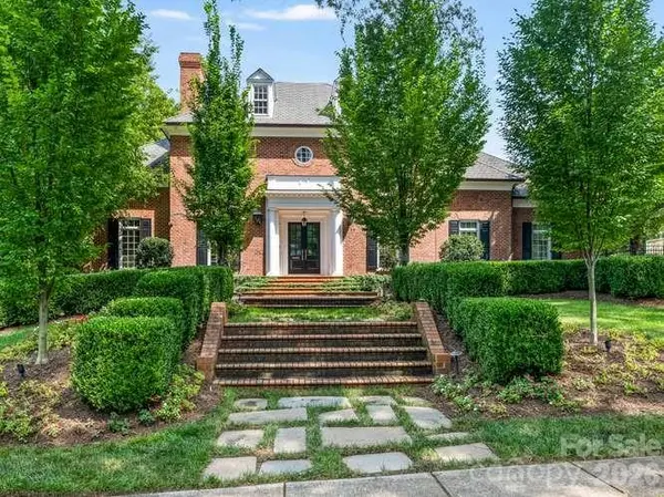 1811 Queens RD W, Charlotte, NC 28207