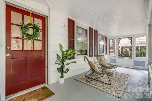 35 Blade RD, Hendersonville, NC 28791