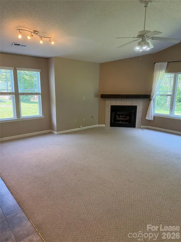 37 Sunview CIR, Arden, NC 28704