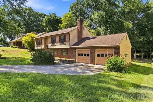 5000 Cedar Forest DR, Charlotte, NC 28226