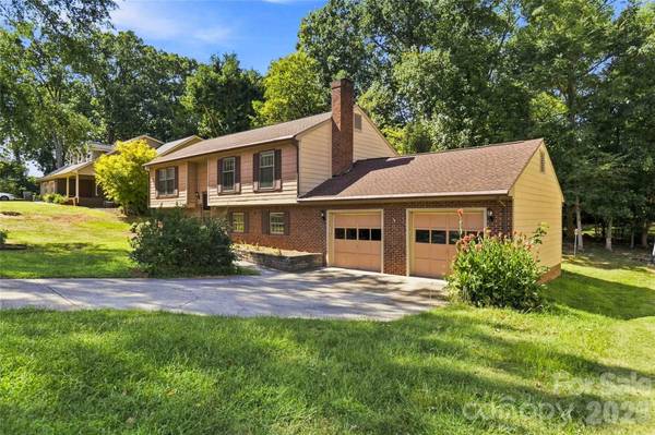 5000 Cedar Forest DR, Charlotte, NC 28226