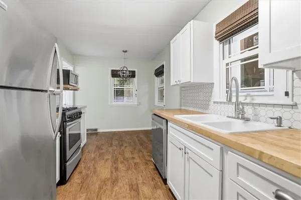 7934 Main ST, Kansas City, MO 64114