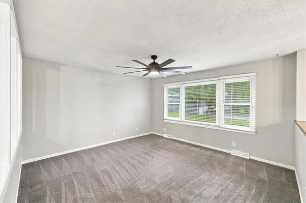 2100 E Taylor DR, Olathe, KS 66062