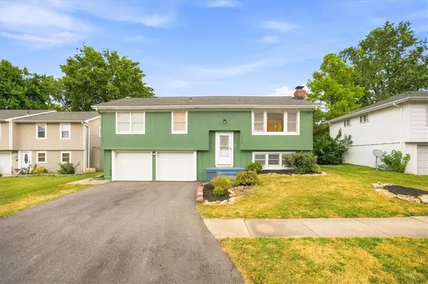2100 E Taylor DR, Olathe, KS 66062