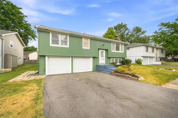 2100 E Taylor DR, Olathe, KS 66062