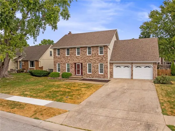 2126 E 152nd TER, Olathe, KS 66062