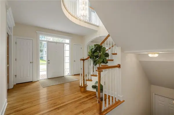5240 W 127th TER, Leawood, KS 66209