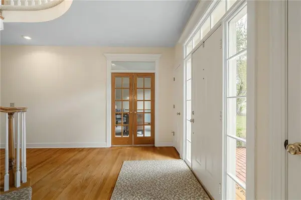 5240 W 127th TER, Leawood, KS 66209