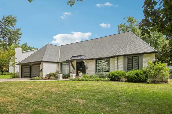 9029 Rosewood DR, Prairie Village, KS 66207