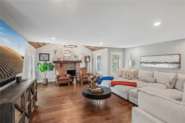 9029 Rosewood DR, Prairie Village, KS 66207