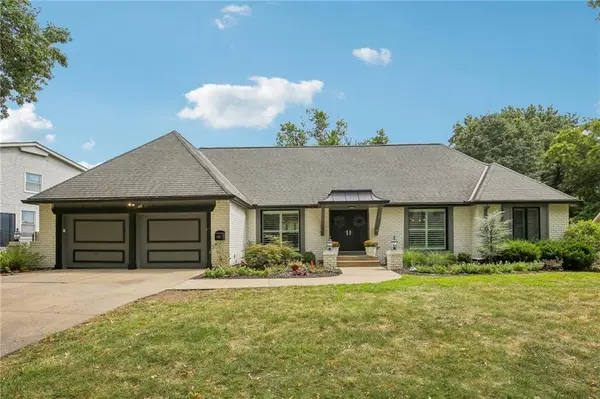 9029 Rosewood DR, Prairie Village, KS 66207
