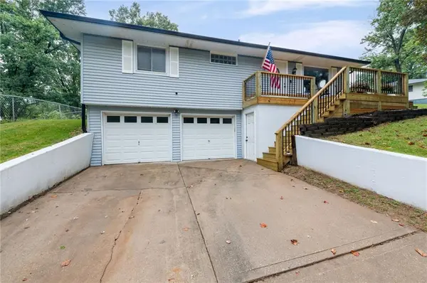 15 Village Circle DR, Platte City, MO 64079