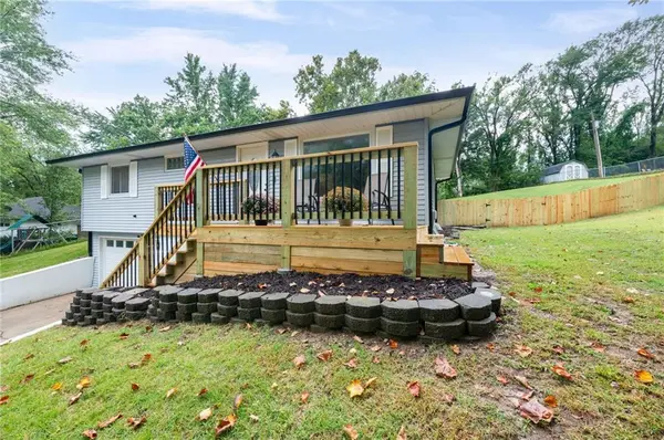 15 Village Circle DR, Platte City, MO 64079