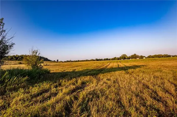 1124 Xavier RD, Mapleton, KS 66754