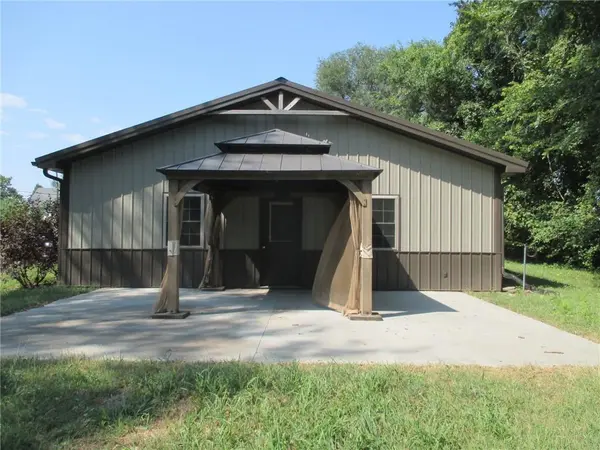 100 E Clay ST, Smithton, MO 65350