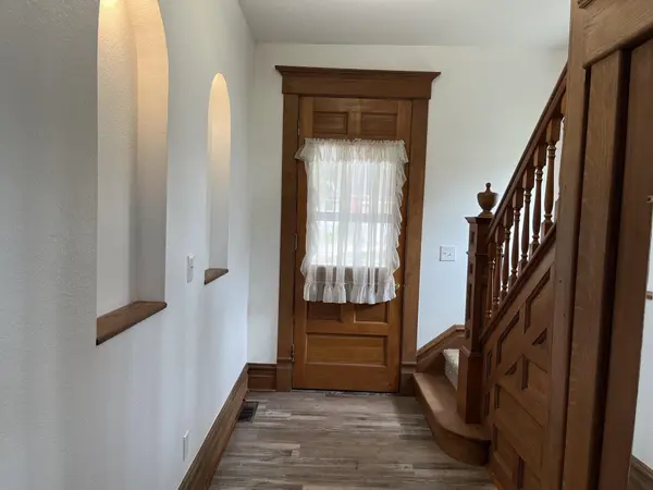 37 W Taylor ST, Huntington, IN 46750