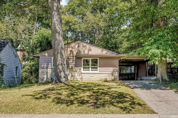1033 E Maxwell LN, Bloomington, IN 47401
