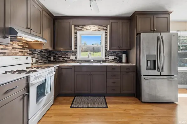 2414 Sunset DR, Jasper, IN 47546